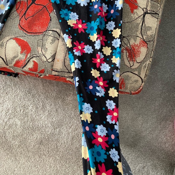 Women’s Lularoe leggings - Picture 3 of 4